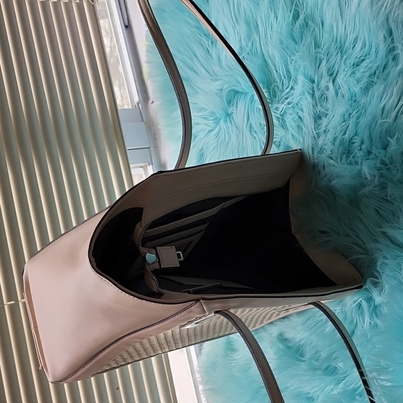 Handbag - Picture 3 of 5